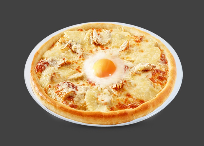 Sauce curry, double fromage, poulet, pommes de terre, oeuf.