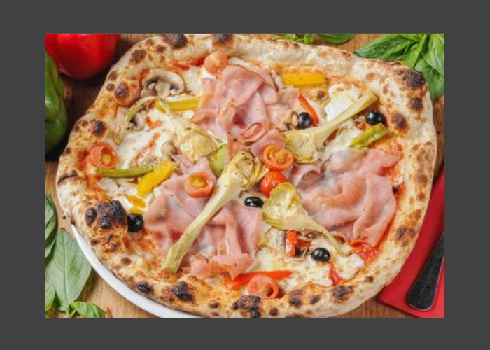 Tomate, double fromage, jambon, poivrons, artichauts, tomates fraches, champignons, oignons.  